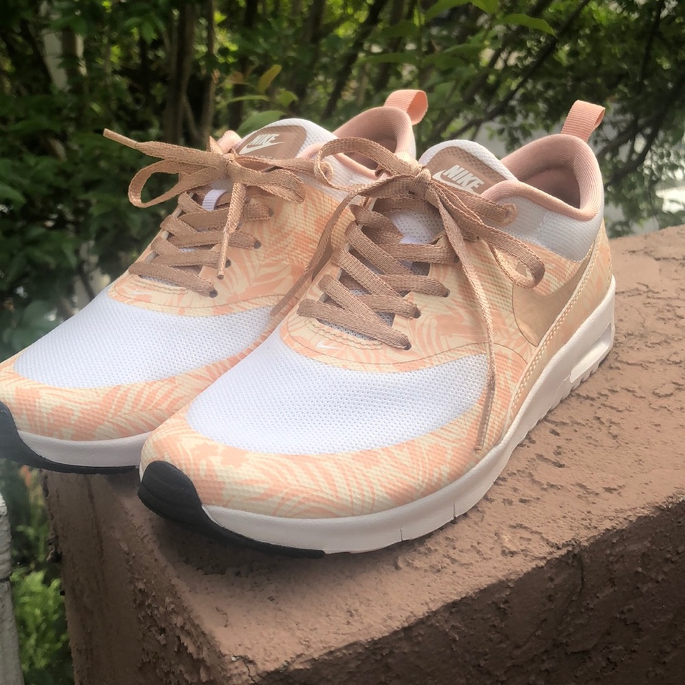 Nike Air Max Thea - Size 6Y (Women’s 7.5)